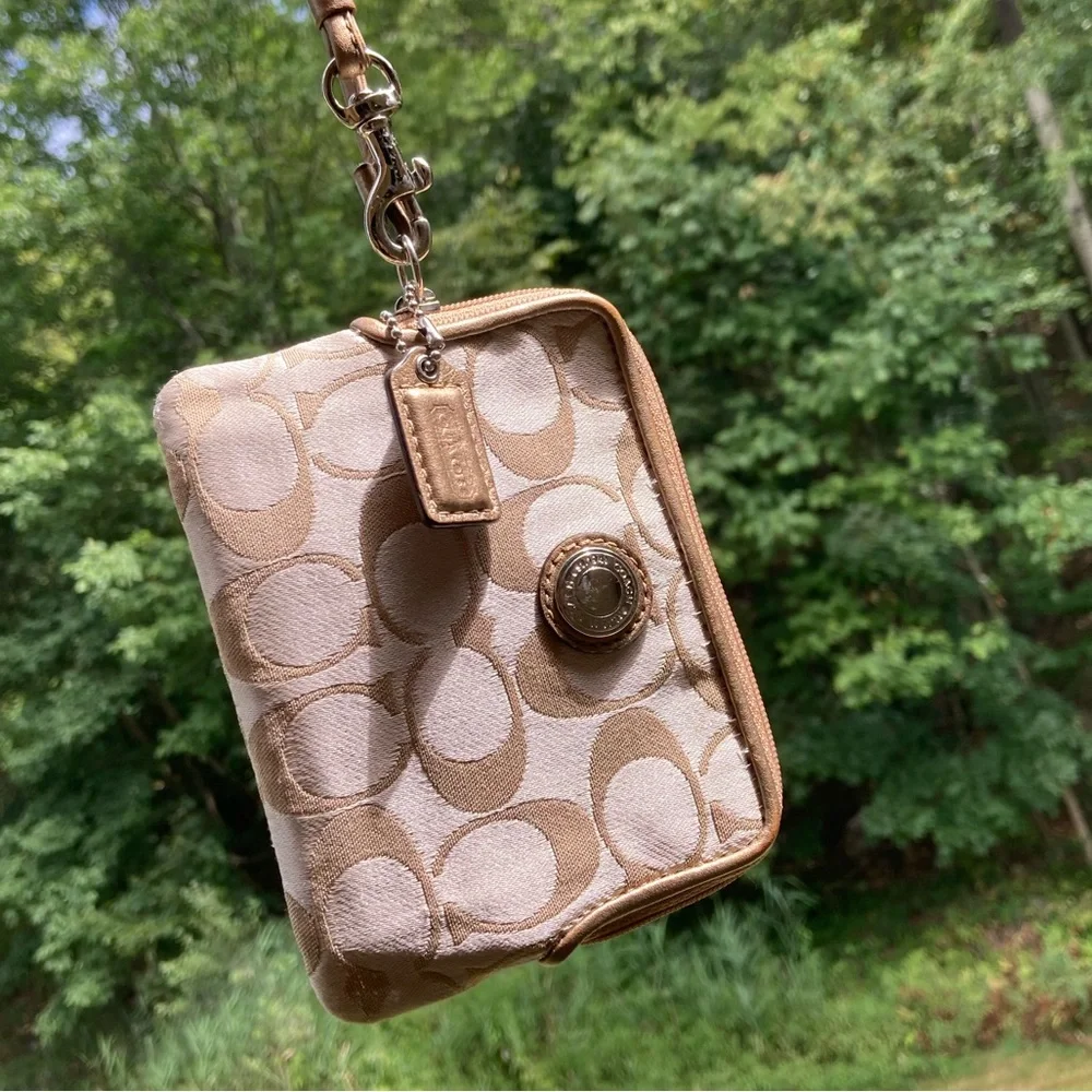 Coach Daisy Signature C Light Khaki & Gold Tone Square Zipper Wallet Wristlet - Picture 3 of 17